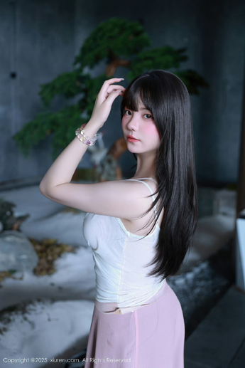 性插图动态视频播放界面